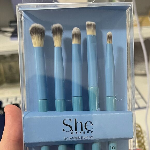 She Makeup Other - 5 Piece Synthetic Makeup Brush Set - Red or Blue